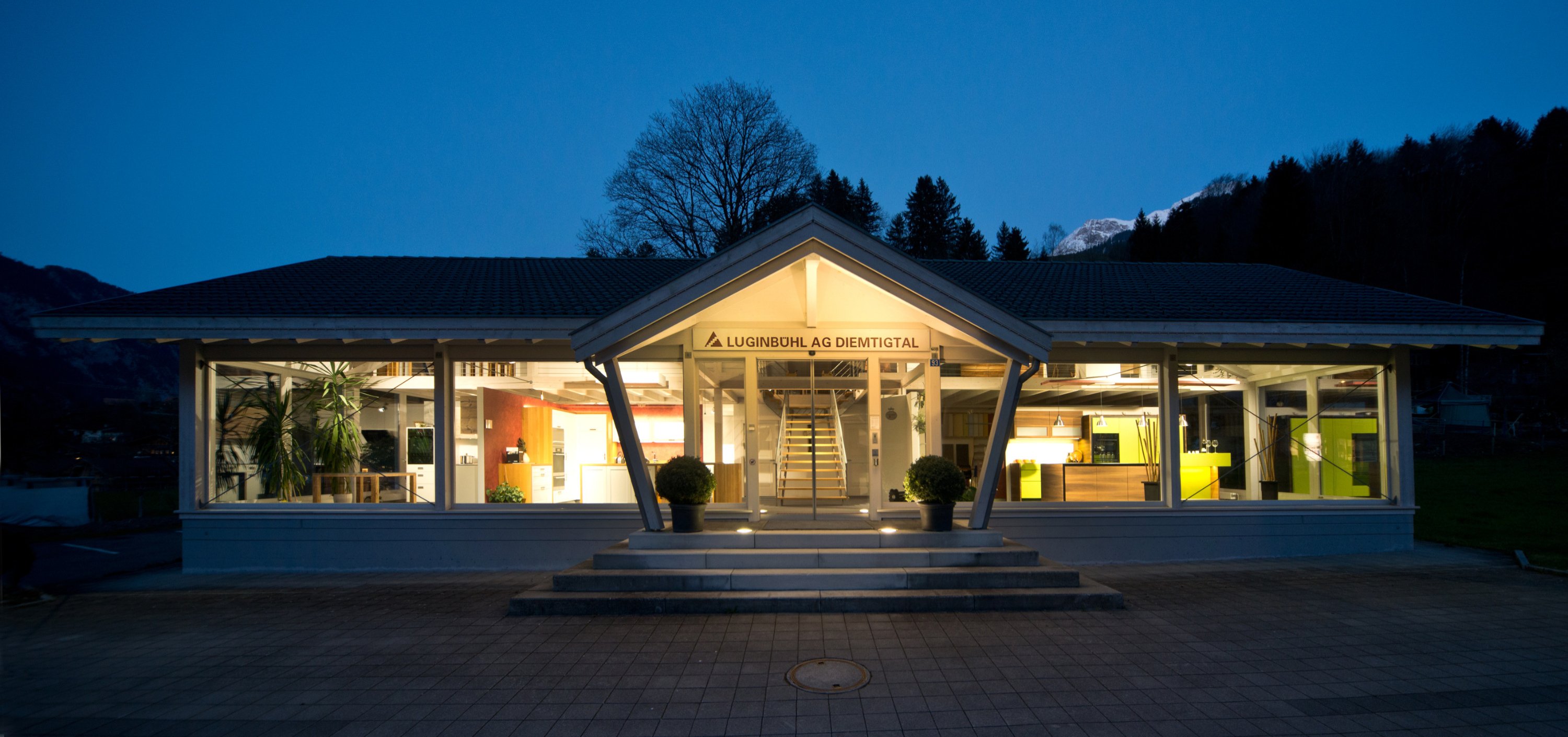 In der Ausstellung der Luginbühl AG Diemtigtal können Sie verschiedene Küchen, Küchengerate und Badmöbel betrachten.